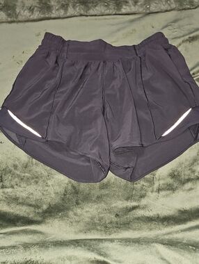 Lululemon Hotty Hot Shorts Low Rise, Black Shorts, Sz6, 4" Inseam!